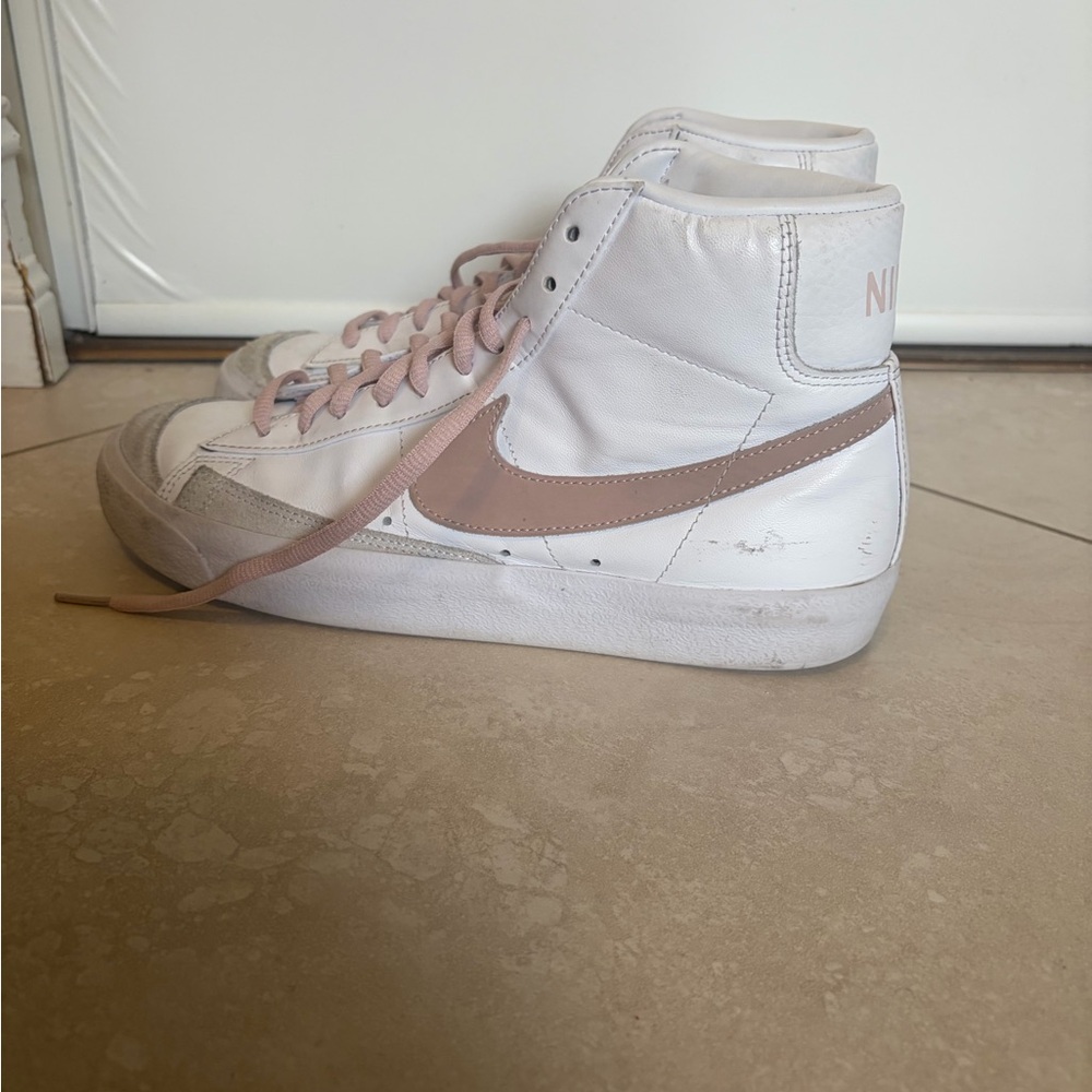 Nike Women's White and Mauve High-Top Sneakers